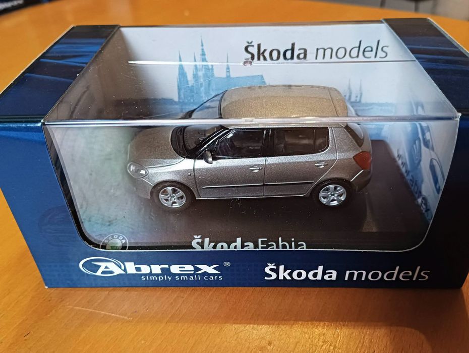 Продавам умалени модели