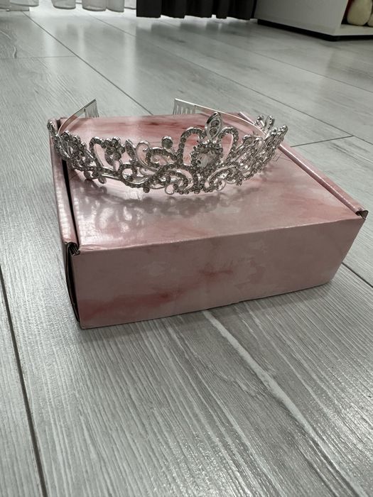 Продам металлическую диадему