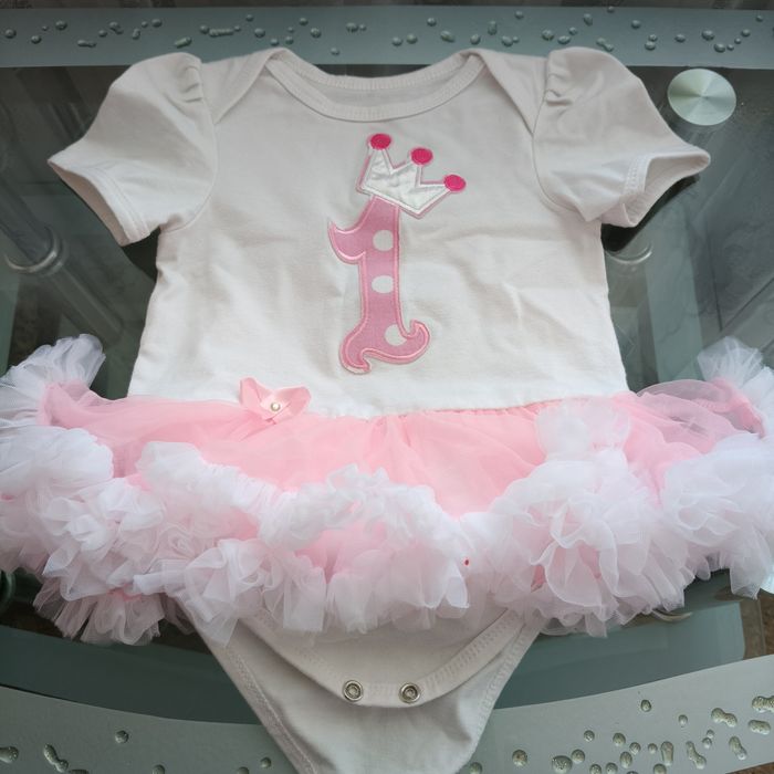 Детские вещи. Листайте Карусель.