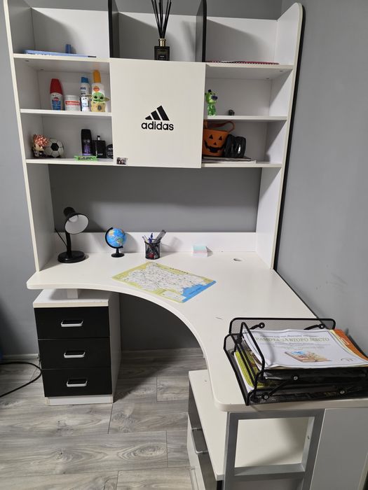 Adidas  ъглово бюро с надстройка Адидас