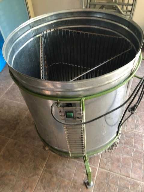 VAND centrifuga apicola electrica 220v pentru 3 rame