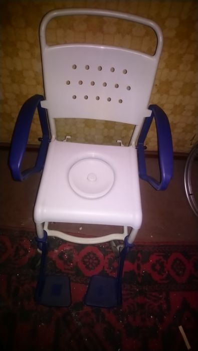 КомбиниранТОАЛЕТЕН СТОЛ REBOTEC-колела- баня/тоалетна.ОтличноСъстояние