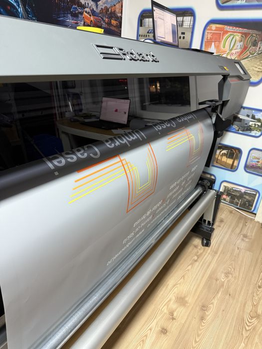 Autocolant printat stikere,vitrine,litere,casete luminoase,sablari