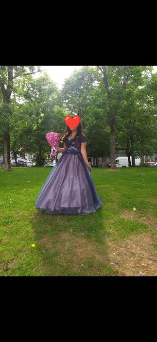 Бална рокля носена веднъж.