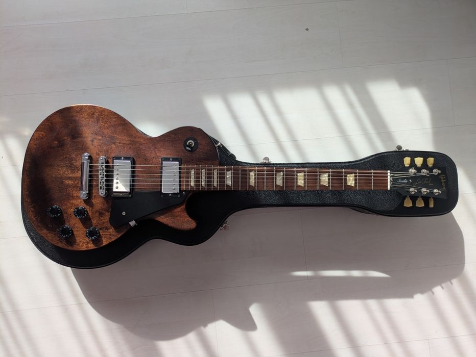 Gibson Les Paul Studio Faded с куфар