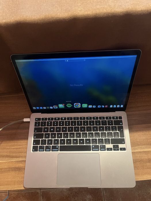 Macbook air 13’ 2020 intel работещ, за сервиз / as-is