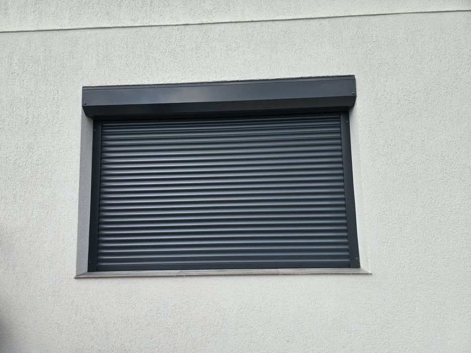 Usi garaj rulou din Aluminiu