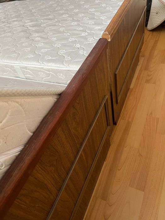 Продам б/у кровать и б/у матрас,2 шт