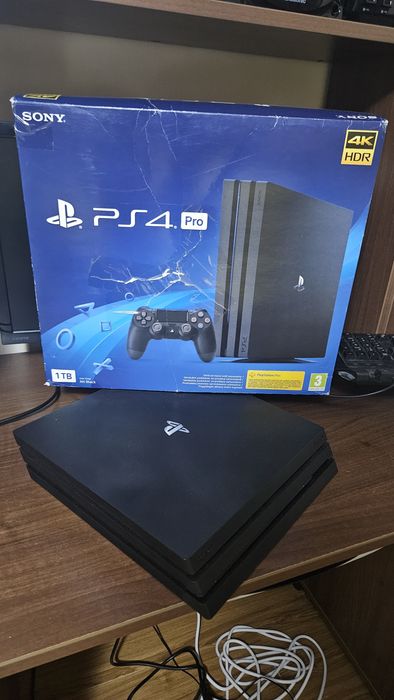 Ps4 pro 1TB 2 joystick uri + 6 jocuri