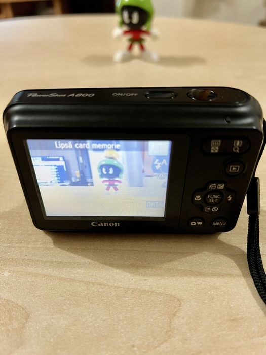 Cameră foto compactă CANON PowerShot A800, impecabilă, funcționează cu 2 baterii AA