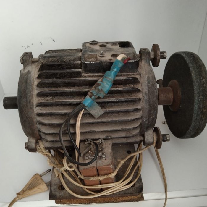 Продам двигатель и зарядное устройство