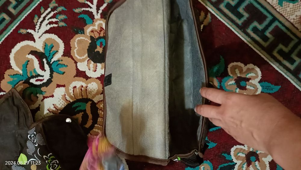 Продаются детские принадлежности на косяку и для переноски.