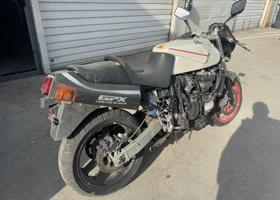 Kawasaki GPX 750 / GPX750 на ЧАСТИ