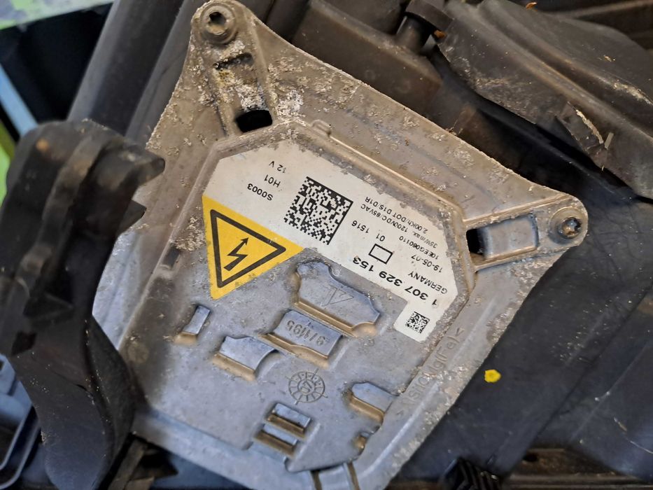 Far stanga dreapta faruri Bmw Seria 3 E90 E92 E93 Coupe cabrio Xenon