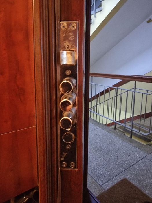 Reparatii usi metalice și termopan