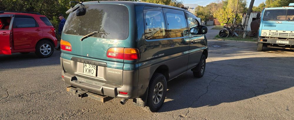 Mitsubishi Delica 1995 г.