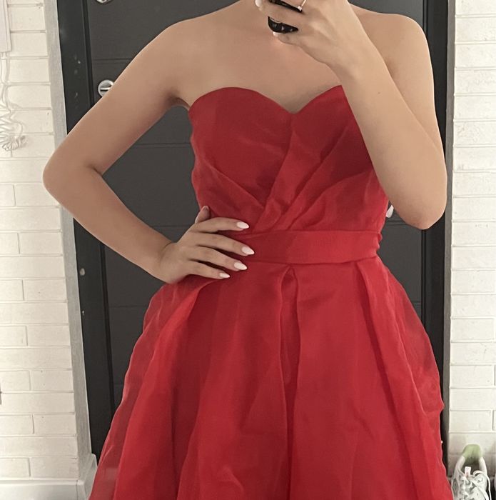 Красное платье миди