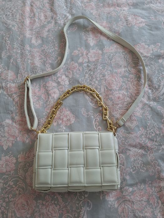 Дамса бяла чанта без забележки