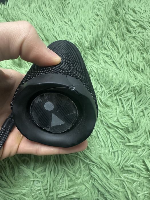 boxa portabila flip 6 noua dar am scapat o si s a spart plasticul ala