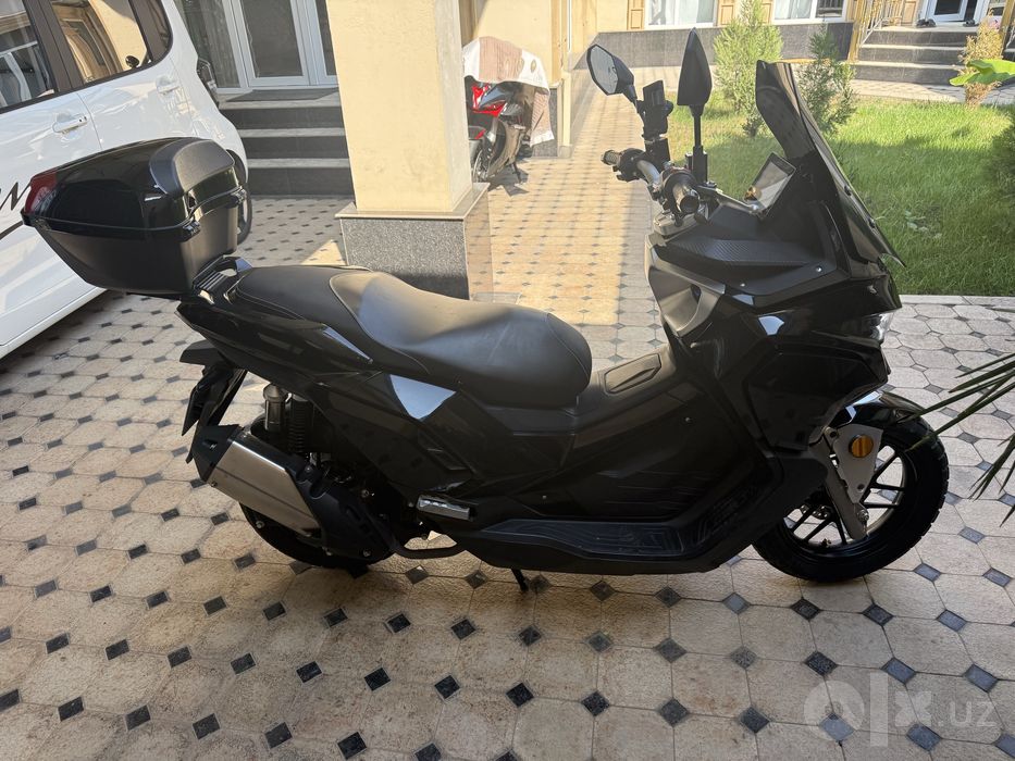 Skuter D MAX  hujati zor  tex pasporti bor ishonchnoma beriladi