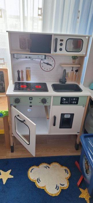 Bucatarie din lemn 250 lei + Magazin din lemn cu accesorii 250 lei