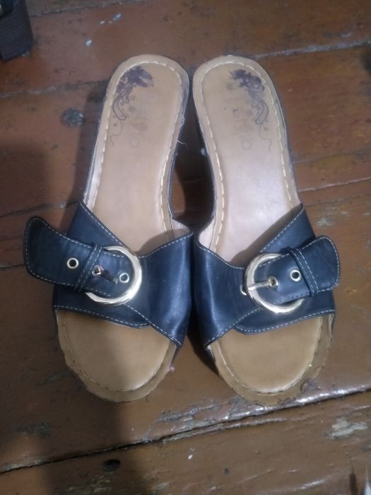 Женская обувь 1500