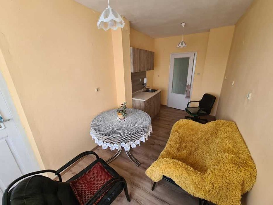 Дава се под наем Тристаен апартамент в Бургас, Център - 120 кв.м за 265.2 € - Снимка #1