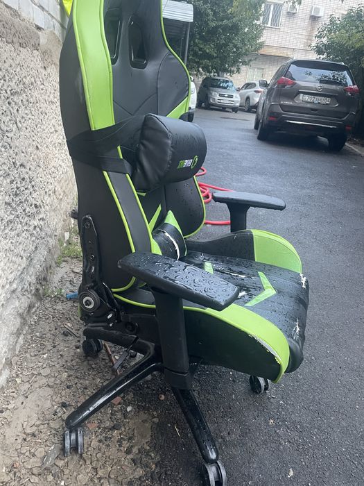 Игровое кресло GAMEMAX