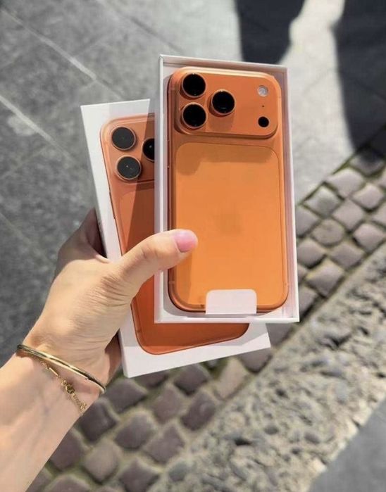 iPhone 17 Pro (внутри оригинальный iphone Xr).