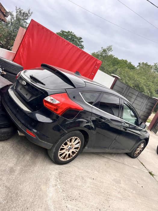 dezmembrez ford focus 1.6 benzina 2011