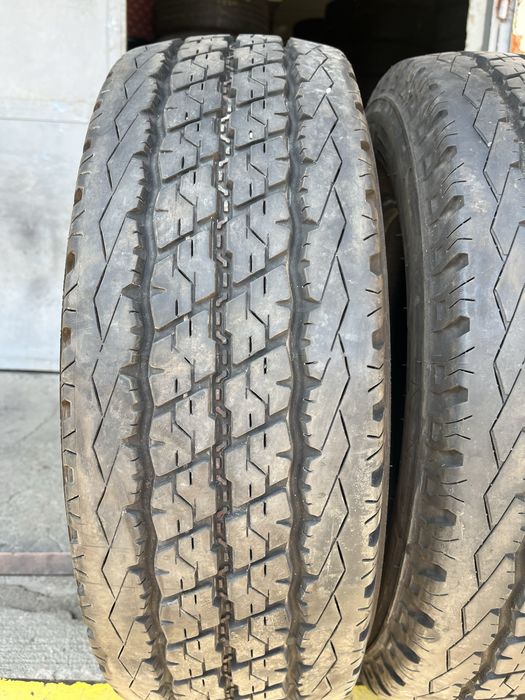 2 бр. гуми за бус 215/70/15C Brigdestone DOT 0718 9 mm