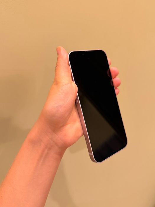 iPhone 14 256 ГБ в цвете Purple.
