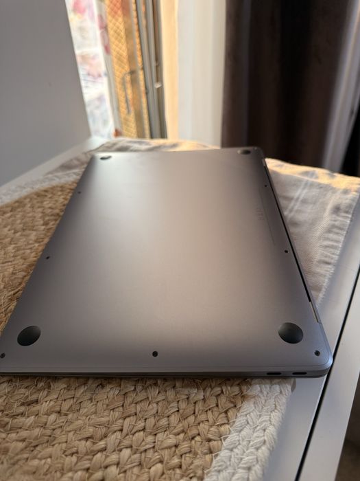 Macbook M1 100%sanatate baterie, in garantie pana in noiembrie 2026