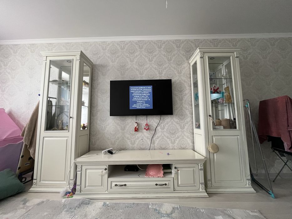 Стенка 2 ветрины + тумба в подарок