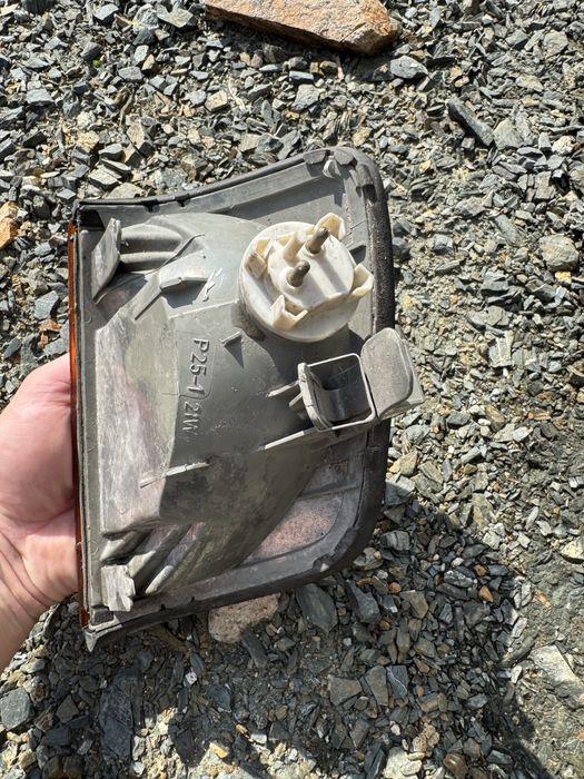 Поворотник правый мерседес 124 оригинал