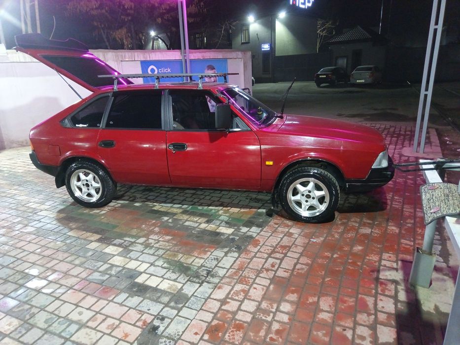 Автомобиль москвич 2141