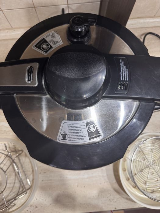 Продам мультиварку REDMOND RMC-M110