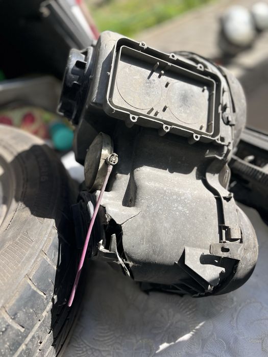 Фара мерседес 210 рест с дефектом креплении