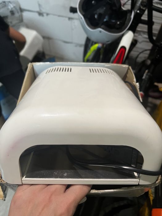 Лампа для сушки ногтей