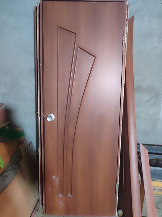 Продаётся межкомнатные б/у двери