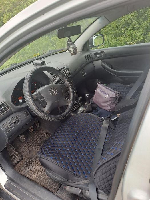 Продам автомобиль тайота Авенсис