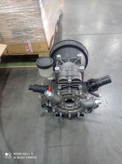 Насос 3 поршенли 600 литирли Опрыскивателлар штангиллар учун