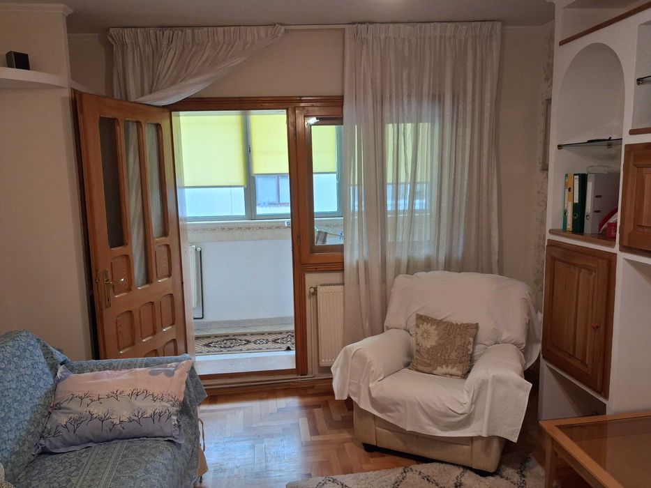 Inchiriez apartament 2 camere complet mobilat zona Energiei Bacau str.Veniamin Costache nr.2 et.4