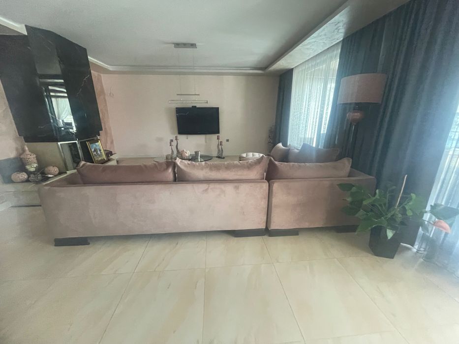 Ъглов диван с лежанка