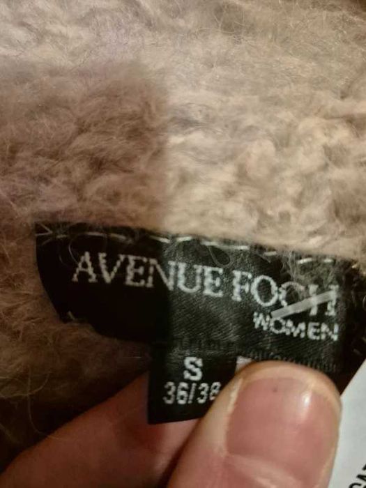 Pulover fluffy off shoulder Avenue Foch 36/38 gri roz cozy nou