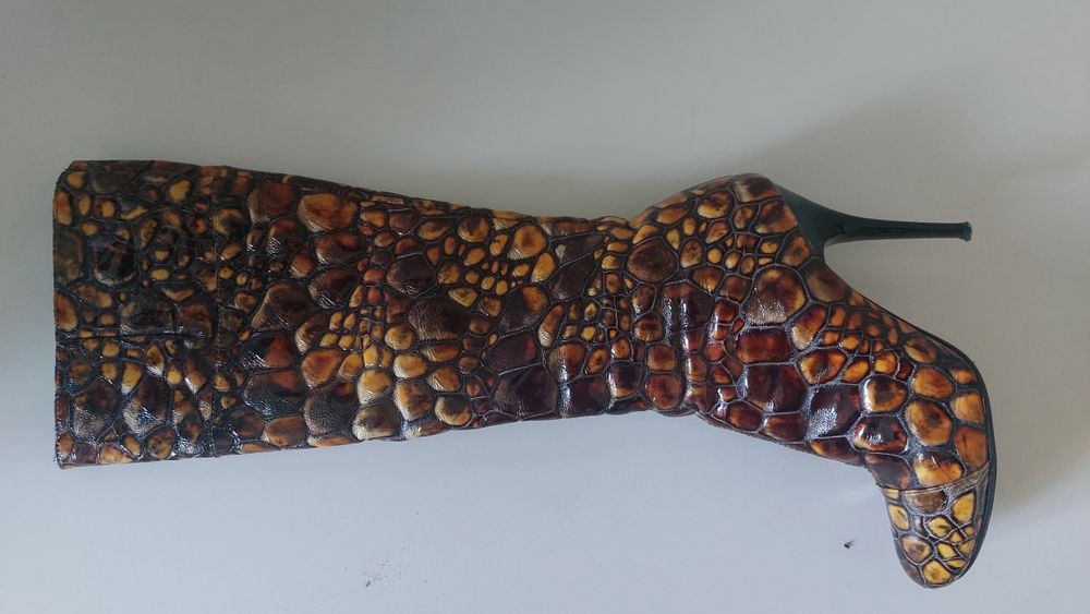 Продам сапоги, осень, весна, кожа крокодил