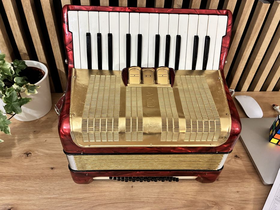 Acordoeon Hohner cu 40 de basi