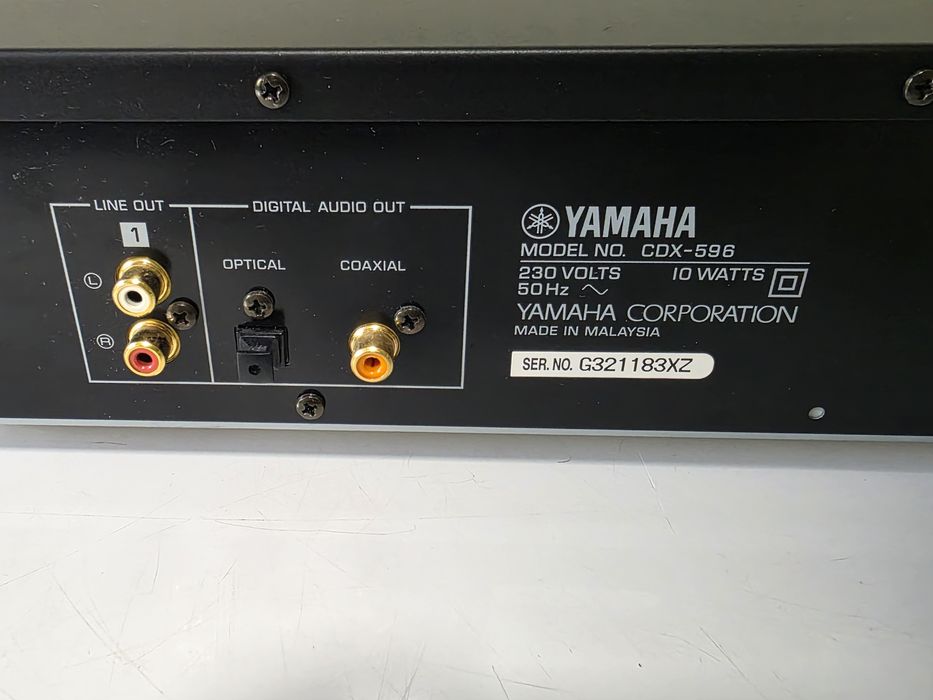 CD плейър Yamaha CDX-596