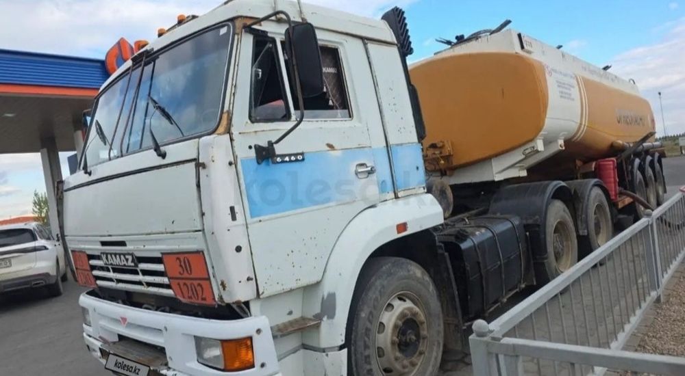 тягач КАМАЗ 6460