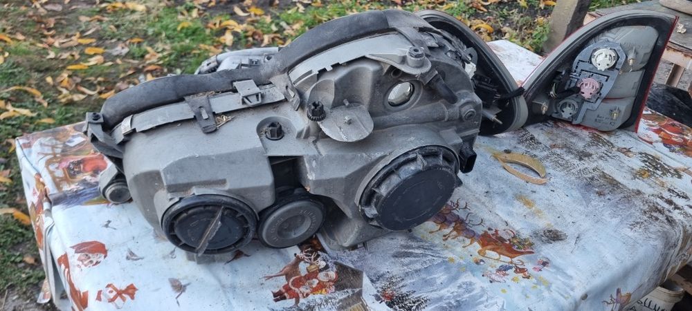 Мерцедес Е класа фар стопове халогени